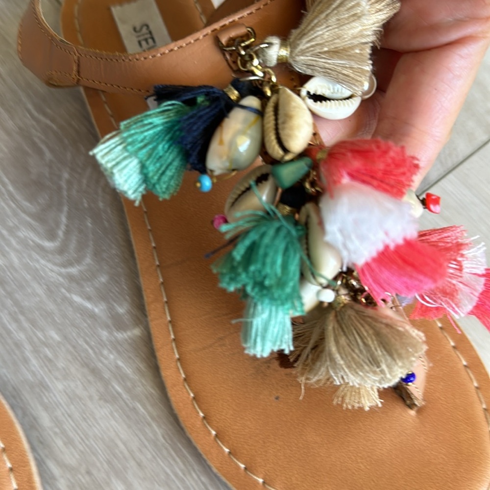 Steve Madden Tassel and Shell Sandals Size 6 - Picture 3 of 8